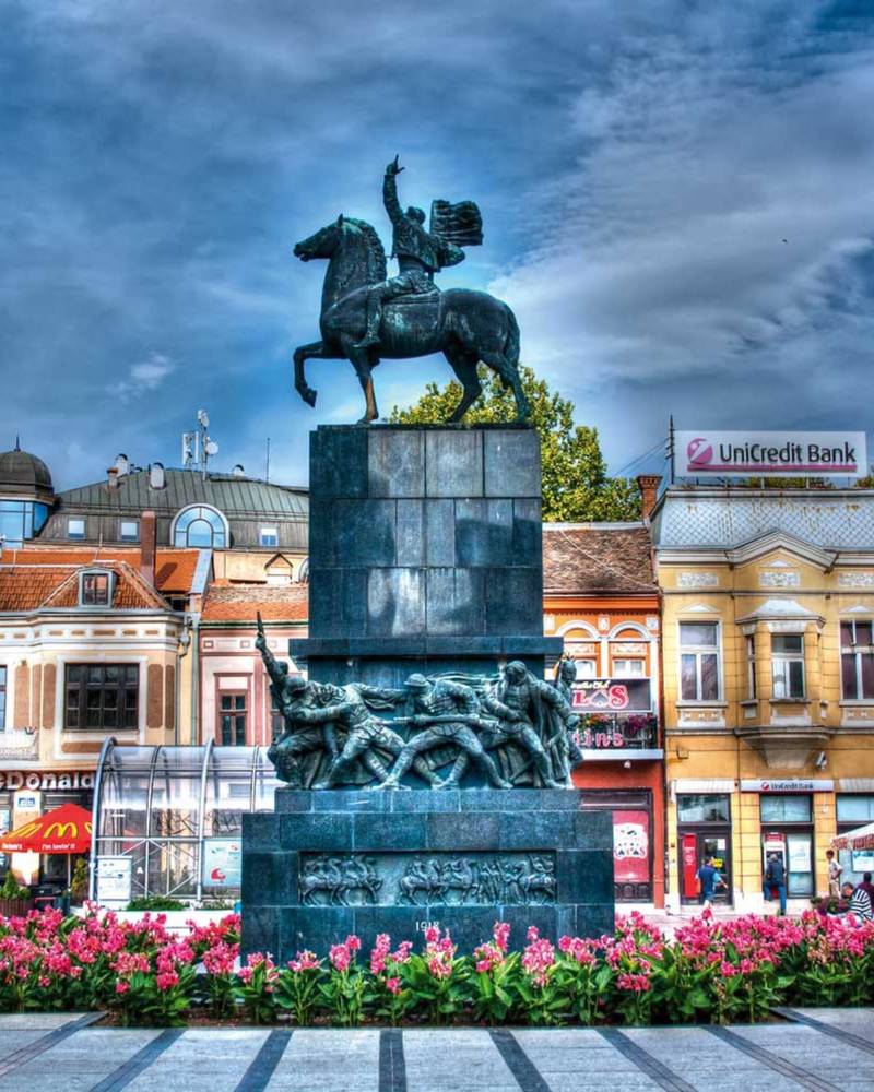 The Liberation Monument on the main square framed by flowers, Niš, Serbia