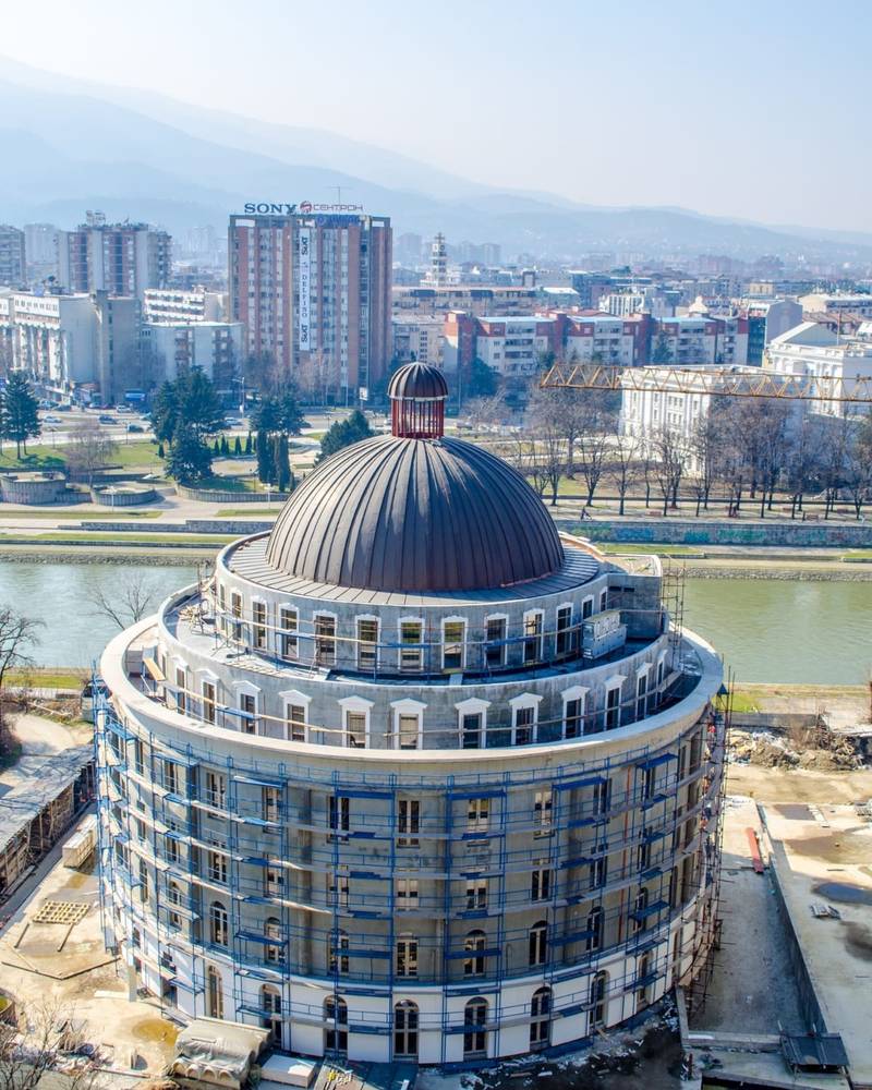 Elvebredden i Skopje langs Vardar, Nord-Makedonia