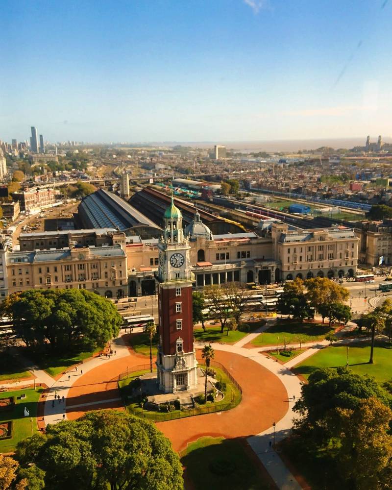 La Torre Monumental del barrio de Retiro, en Buenos Aires, Argentina